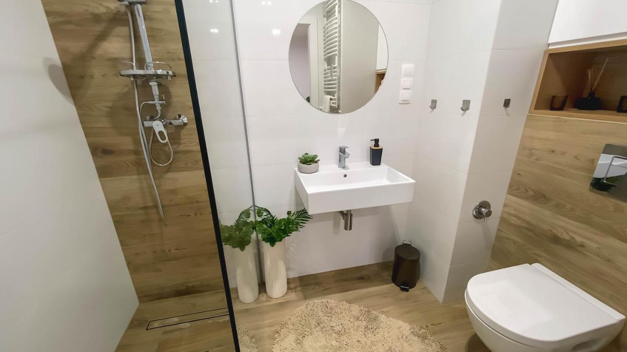 Apartament Naturalny-Lake Apartments, Osiedle Calamo Park-Olsztyn オルシュティン エクステリア 写真