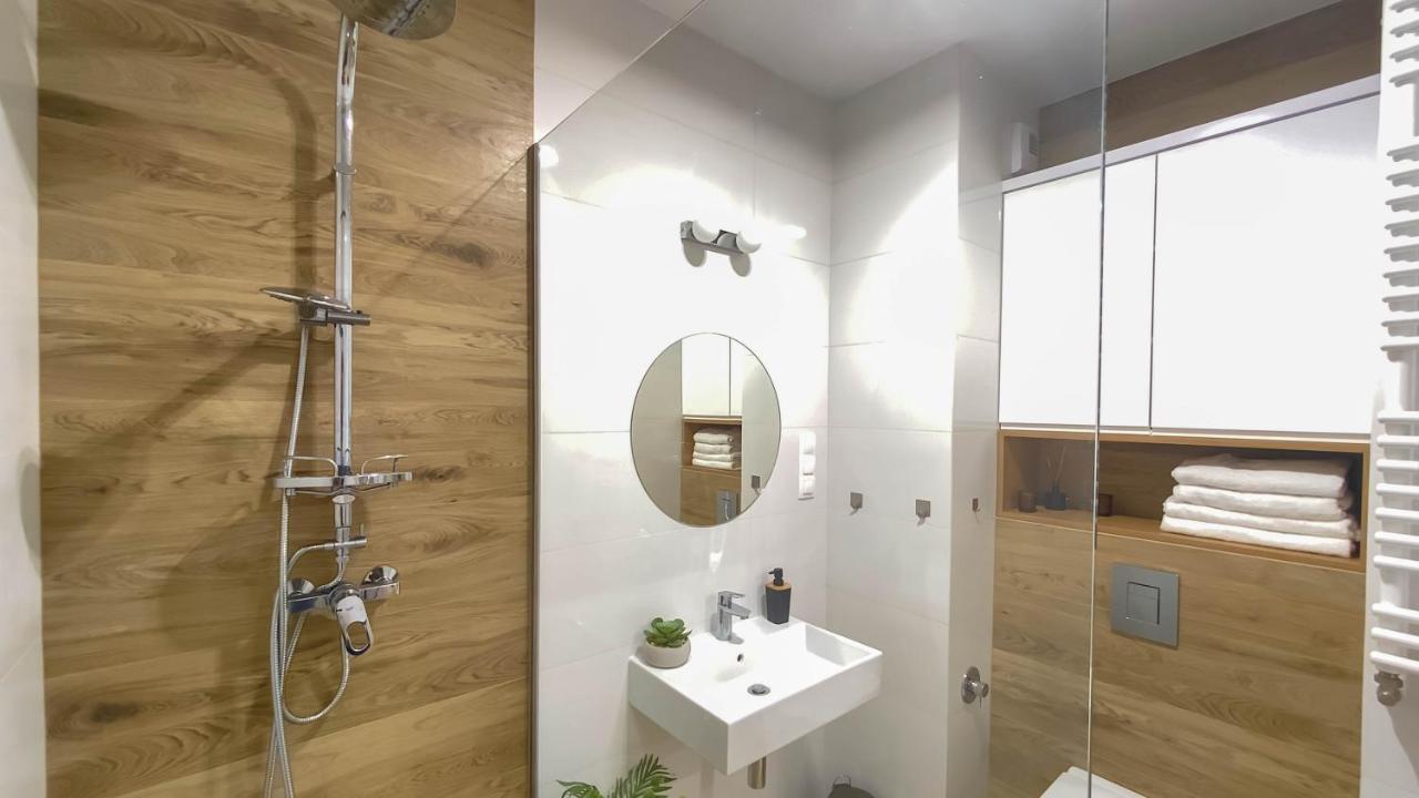 Apartament Naturalny-Lake Apartments, Osiedle Calamo Park-Olsztyn オルシュティン エクステリア 写真